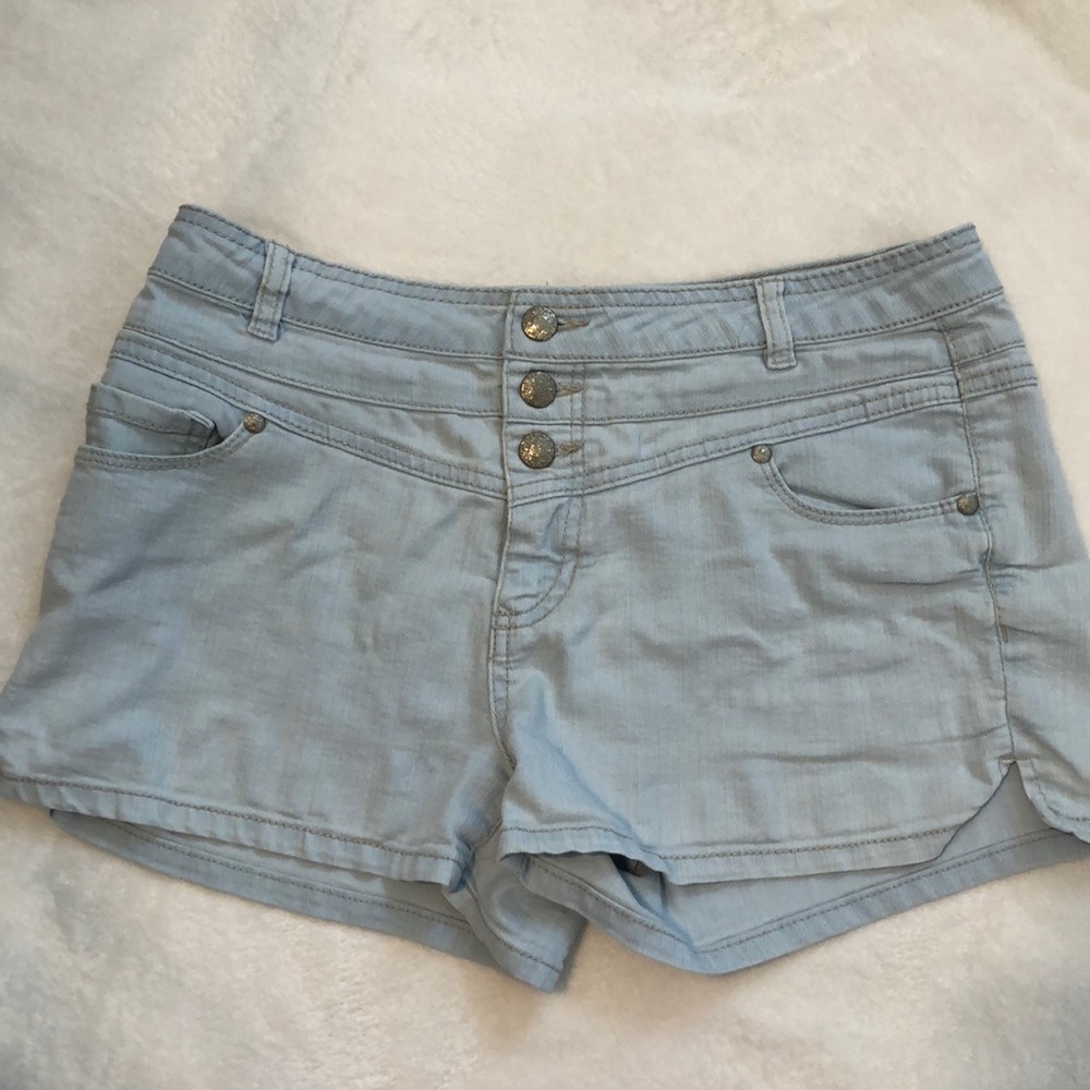Light wash high-waisted shorts